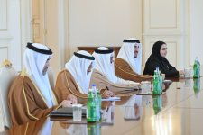 President Ilham Aliyev receives Bahrain's Minister of Foreign Affairs (PHOTO)