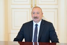 President Ilham Aliyev receives Sri Lankan Minister of Foreign Affairs, Foreign Employment and Tourism (PHOTO)