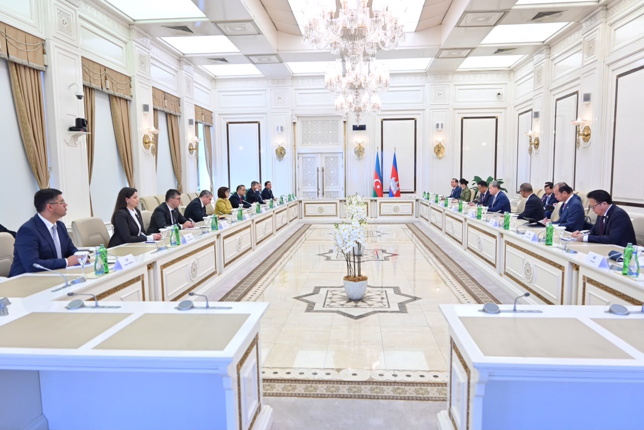 Cambodian PM Hun Manet visits Azerbaijani parliament, meets speaker (PHOTO)