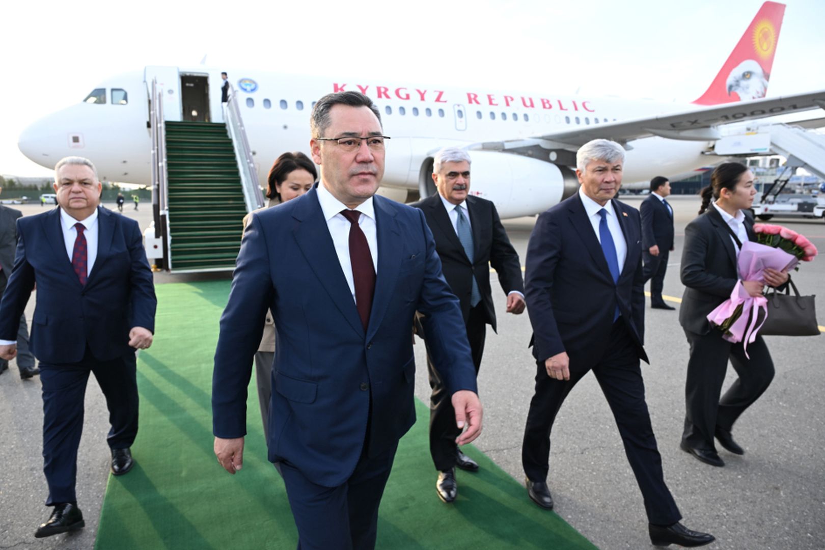 Qırğızıstan prezidentinin CİCA Sammitində iştirak etmək üçün Azərbaycana gəlişi (ŞƏKİL)