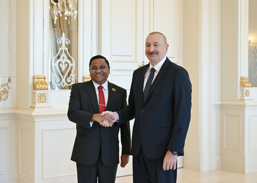 President Ilham Aliyev receives Sri Lankan Minister of Foreign Affairs, Foreign Employment and Tourism (PHOTO)