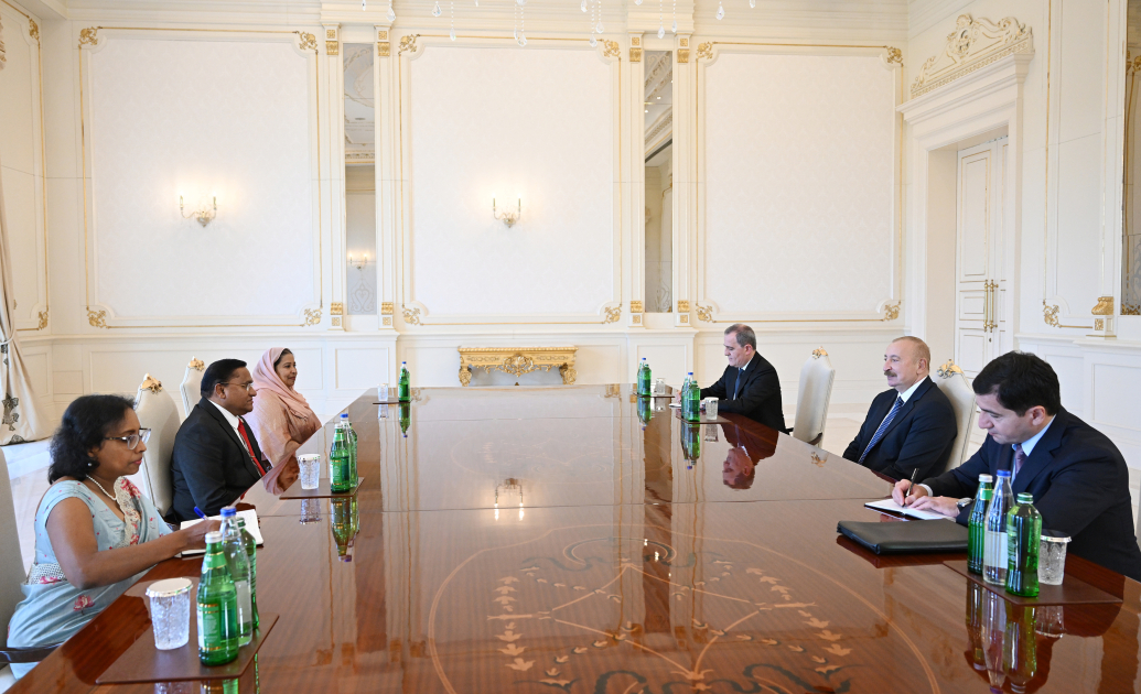 President Ilham Aliyev receives Sri Lankan Minister of Foreign Affairs, Foreign Employment and Tourism (PHOTO)