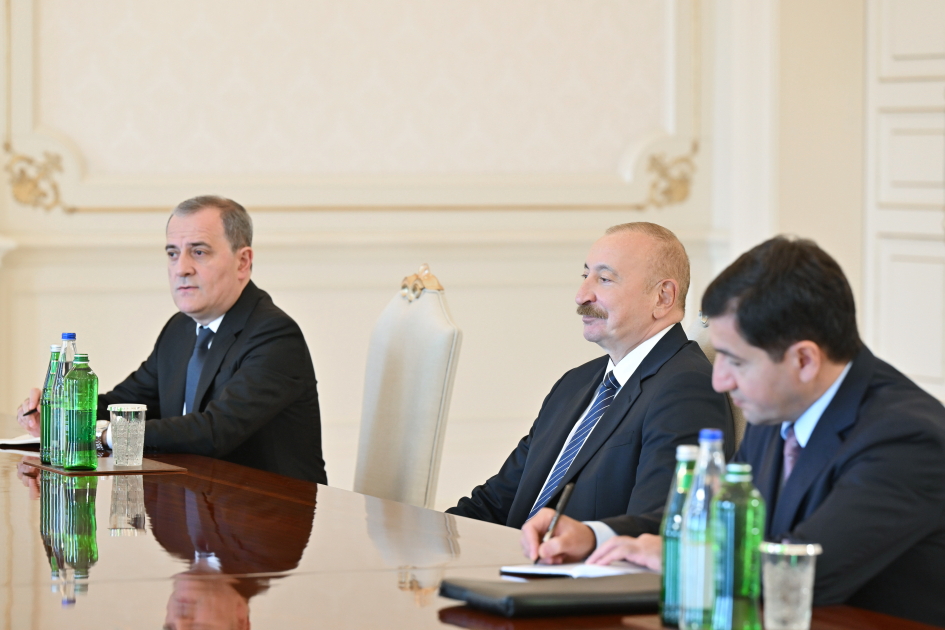 President Ilham Aliyev receives Sri Lankan Minister of Foreign Affairs, Foreign Employment and Tourism (PHOTO)