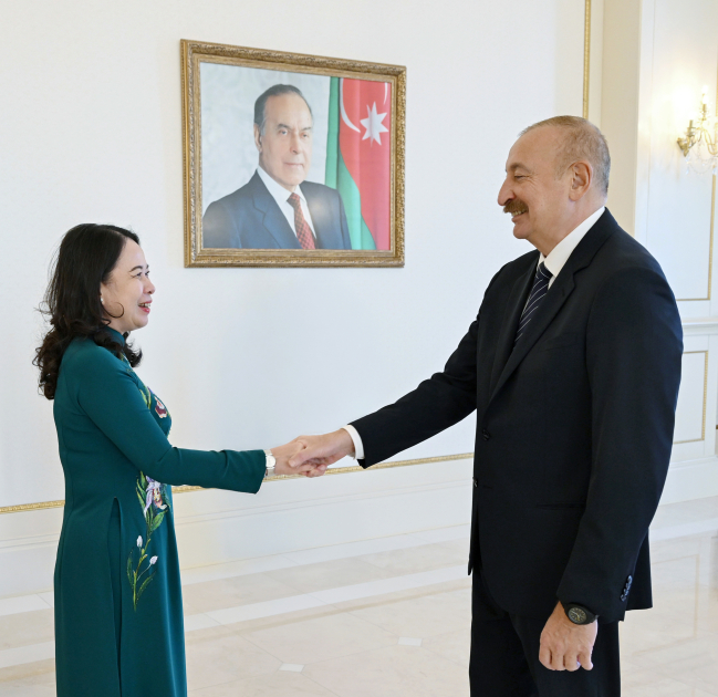 President Ilham Aliyev, First Lady Mehriban Aliyeva meet with Vietnam's Vice President (PHOTO)