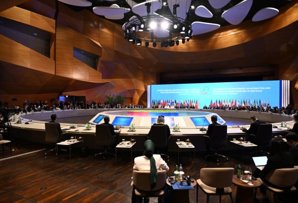 Sincere dialogue between representatives of various countries on sidelines of CICA Summit in Baku (VIDEO)