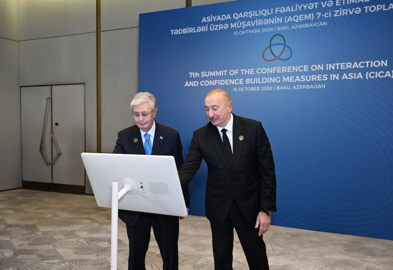President Ilham Aliyev meets with Kassym-Jomart Tokayev and officially inaugurates Trans-Caspian Fiber Optic Cable (PHOTO)