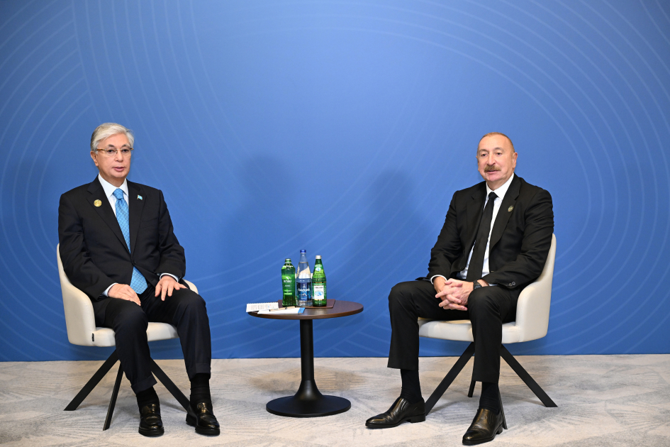 President Ilham Aliyev meets with Kassym-Jomart Tokayev and officially inaugurates Trans-Caspian Fiber Optic Cable (PHOTO)