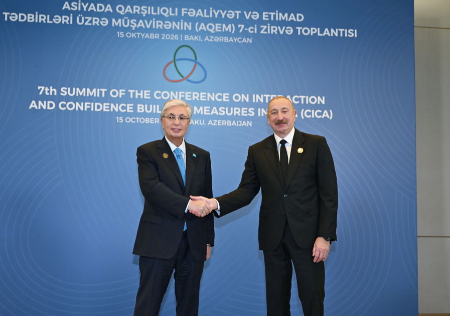 President Ilham Aliyev meets with Kassym-Jomart Tokayev and officially inaugurates Trans-Caspian Fiber Optic Cable (PHOTO)