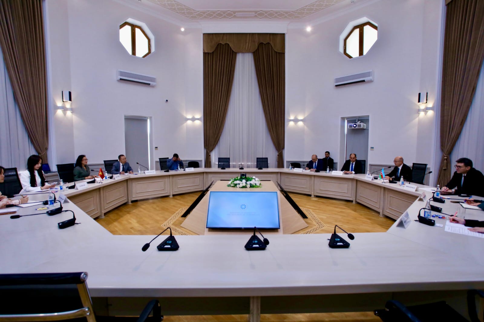 Azərbaycan 2023-cü ildən etibarən Vyetnama 1.1 milyondan çox neft tonu tədarük edib (FOTO)
