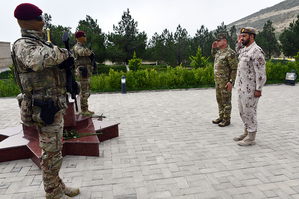 UAE Presidential Guard commander visits Azerbaijan (PHOTO)