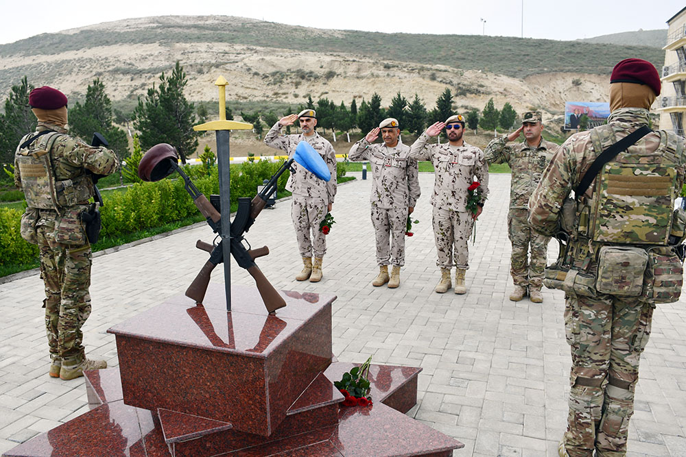 UAE Presidential Guard commander visits Azerbaijan (PHOTO)