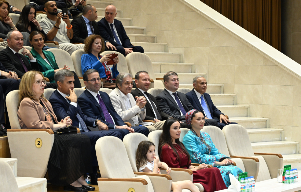 Leyla Aliyeva watches performance of Turkmen iconic Galkynysh national equestrian group in Arkadag city (PHOTO)