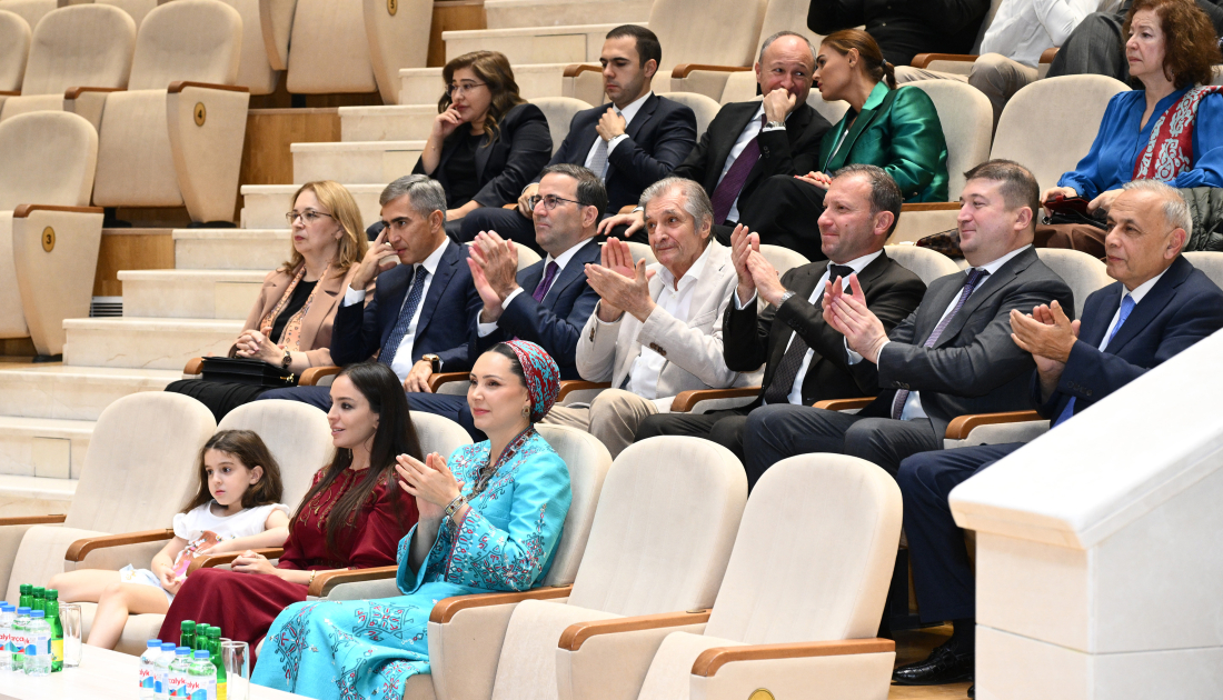 Leyla Aliyeva watches performance of Turkmen iconic Galkynysh national equestrian group in Arkadag city (PHOTO)