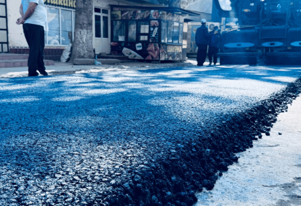 Kyrgyzstan lays asphalt on 4 km of 5.4-km Komsomol-Barpy-Turk-Abad road