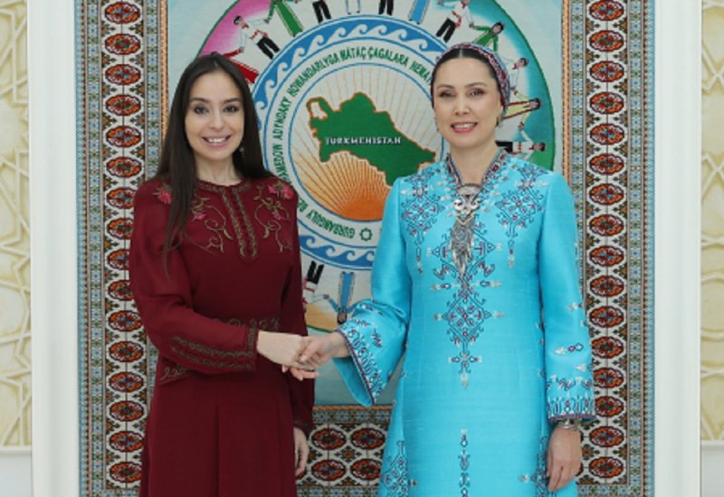 Leyla Aliyeva meets with Oguljahan Atabayeva in Arkadag (PHOTO)