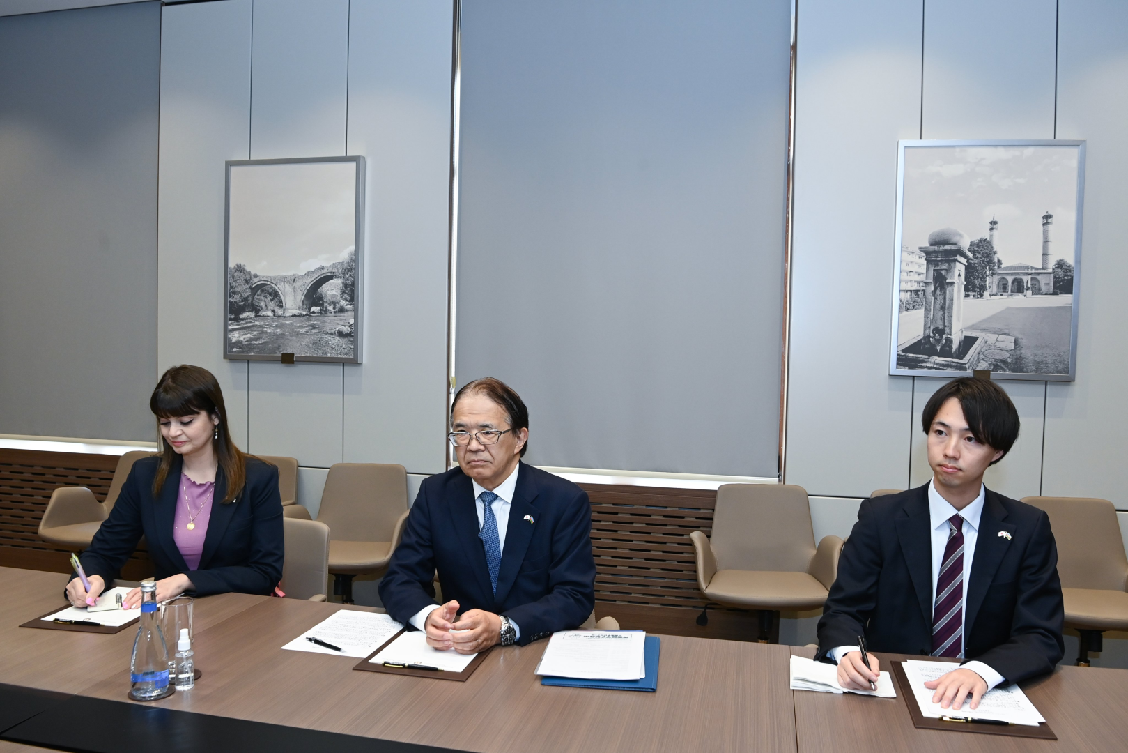 Azerbaijani FM, outgoing Japanese envoy discuss trade, energy ties (PHOTO)