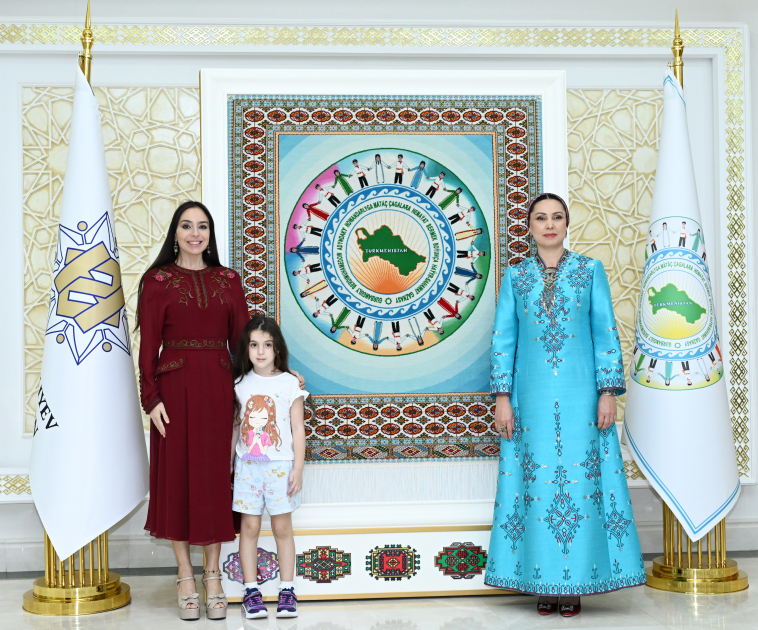 Leyla Aliyeva meets with Oguljahan Atabayeva in Arkadag (PHOTO)
