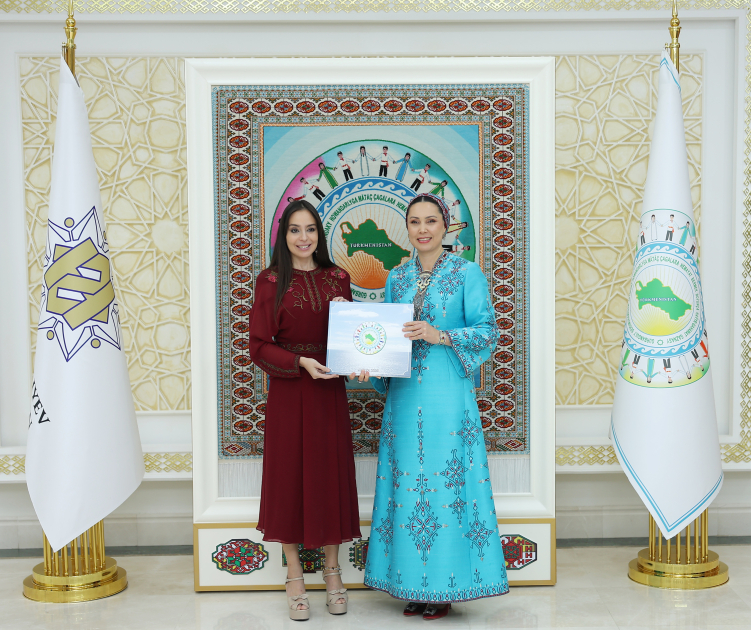 Leyla Aliyeva meets with Oguljahan Atabayeva in Arkadag (PHOTO)