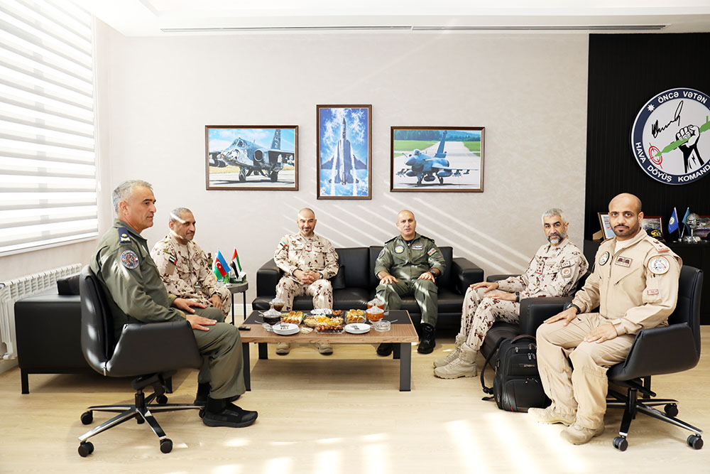 Azerbaijan, UAE air force commanders discuss joint exercises, cooperation (PHOTO)