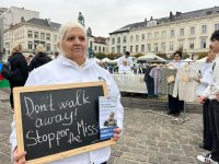 Azerbaijani families of missing persons stage protest outside European Parliament (PHOTO)