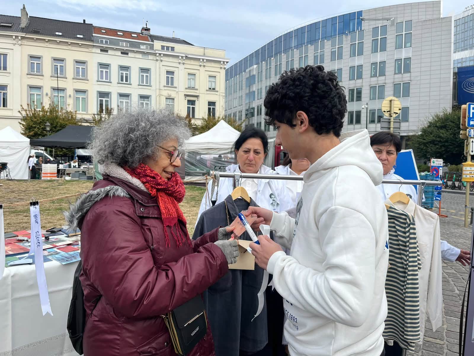 Azerbaijani families of missing persons stage protest outside European Parliament (PHOTO)