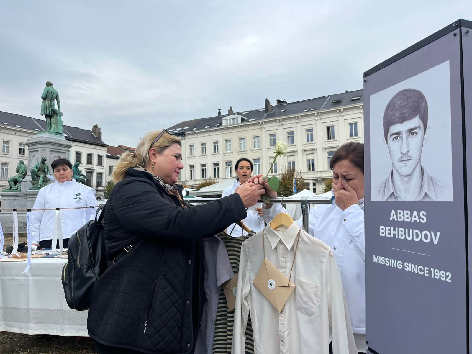 Azerbaijani families of missing persons stage protest outside European Parliament (PHOTO)