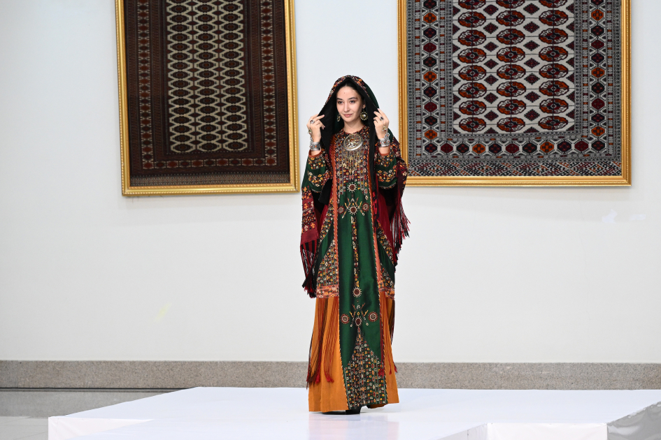 Heydar Aliyev Foundation VP Leyla Aliyeva visits Turkmen Carpet Museum in Ashgabat (PHOTO)