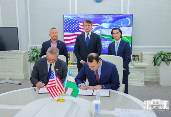 Uzbekistan, Oppenheimer sign international financing deal