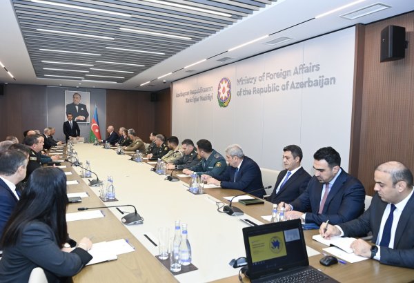 Azerbaijan’s MFA meets National Defense University course attendees (PHOTO)