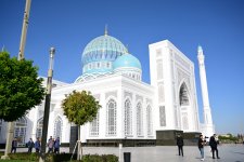 Heydar Aliyev Foundation VP Leyla Aliyeva visits “The World Through a Child’s Eyes” exhibition and Imam al-Bukhari Memorial Complex in Samarkand (PHOTO)