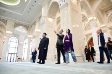 Heydar Aliyev Foundation VP Leyla Aliyeva visits “The World Through a Child’s Eyes” exhibition and Imam al-Bukhari Memorial Complex in Samarkand (PHOTO)