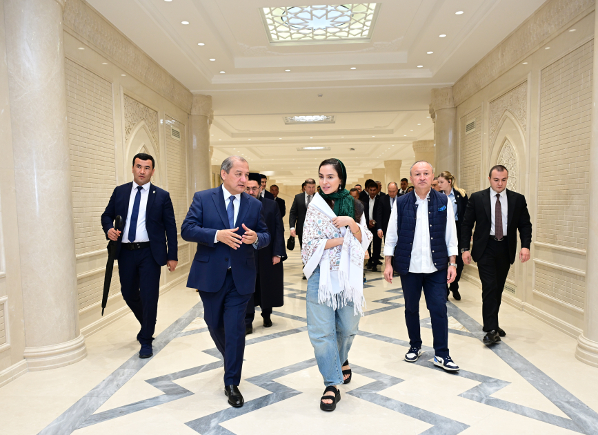 Heydar Aliyev Foundation VP Leyla Aliyeva visits “The World Through a Child’s Eyes” exhibition and Imam al-Bukhari Memorial Complex in Samarkand (PHOTO)