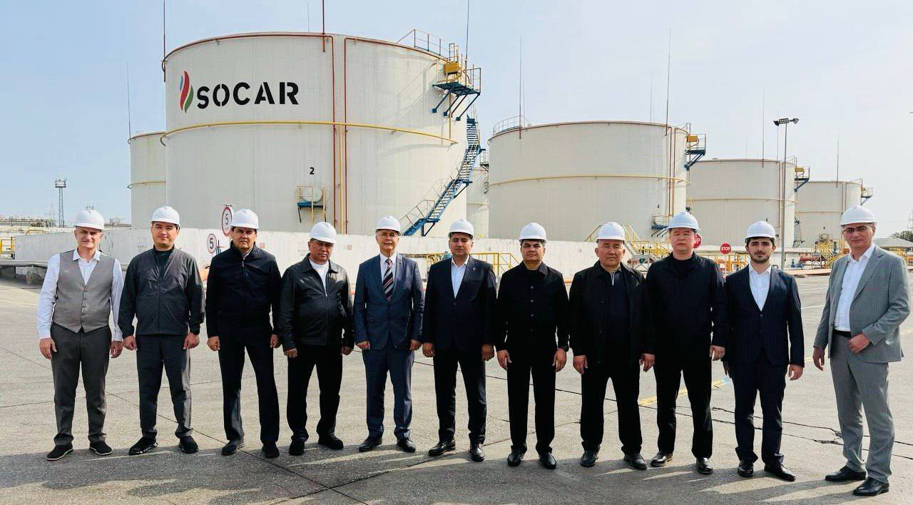 Uzbekneftegaz studies SOCAR’s fuel supply, storage practices in Azerbaijan