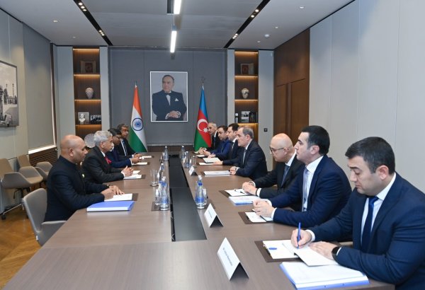 Azerbaijan, India discuss bilateral, regional issues (PHOTO)