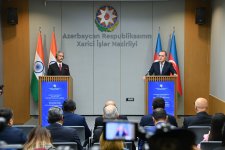 Azerbaijan, India discuss bilateral, regional issues (PHOTO)