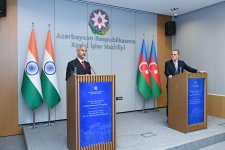 Azerbaijan, India discuss bilateral, regional issues (PHOTO)