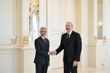 President Ilham Aliyev receives Minister of External Affairs of India (PHOTO)