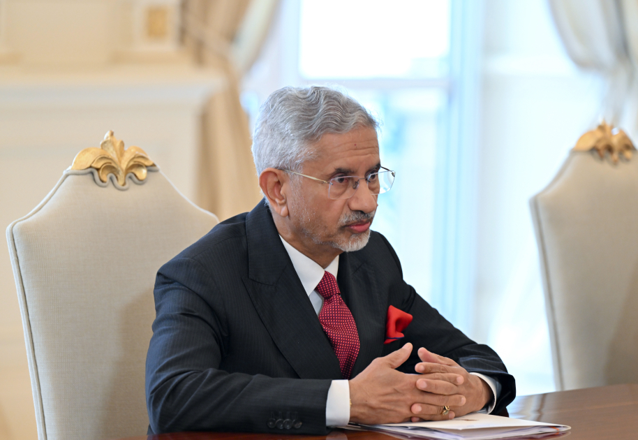 President Ilham Aliyev receives Minister of External Affairs of India (PHOTO)