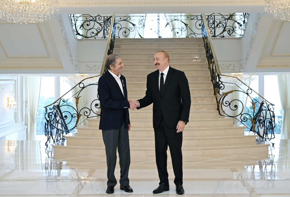 President Ilham Aliyev presents “Istiglal” Order to Farhad Khalilov