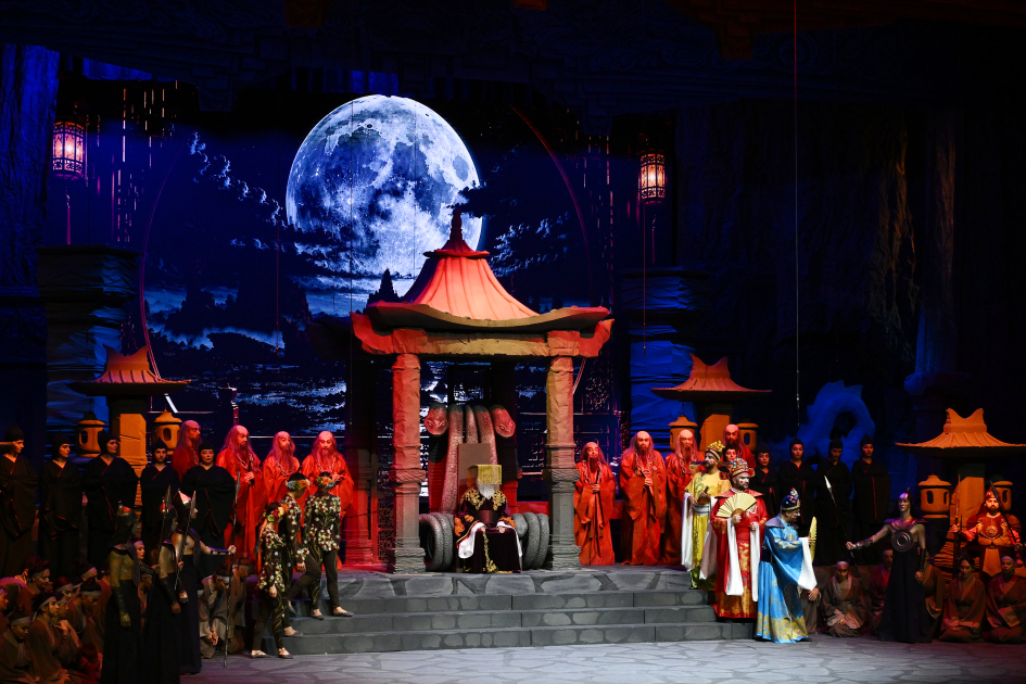 Heydar Aliyev Foundation VP Leyla Aliyeva attends premiere of opera “Turandot” (PHOTO)