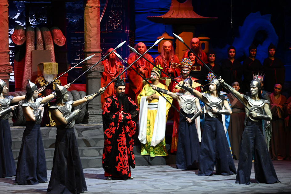 Heydar Aliyev Foundation VP Leyla Aliyeva attends premiere of opera “Turandot” (PHOTO)