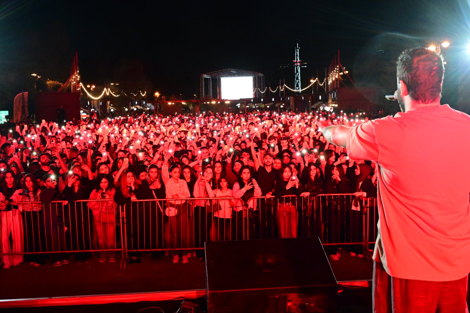 Pop stars take stage at Baku Olive Festival (PHOTO)