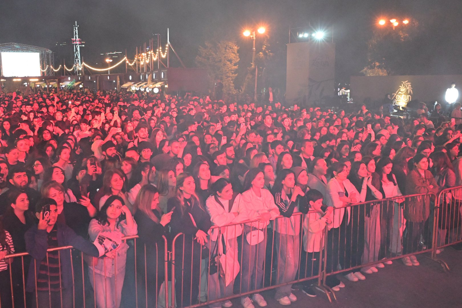 Pop stars take stage at Baku Olive Festival (PHOTO)