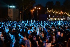 Pop stars take stage at Baku Olive Festival (PHOTO)