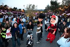 Pop stars take stage at Baku Olive Festival (PHOTO)