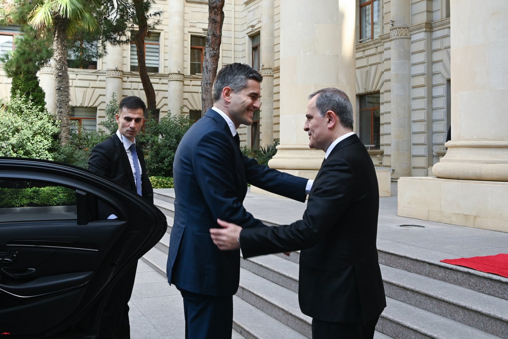 Azerbaijan, Netherlands discuss expanding bilateral cooperation (PHOTO)