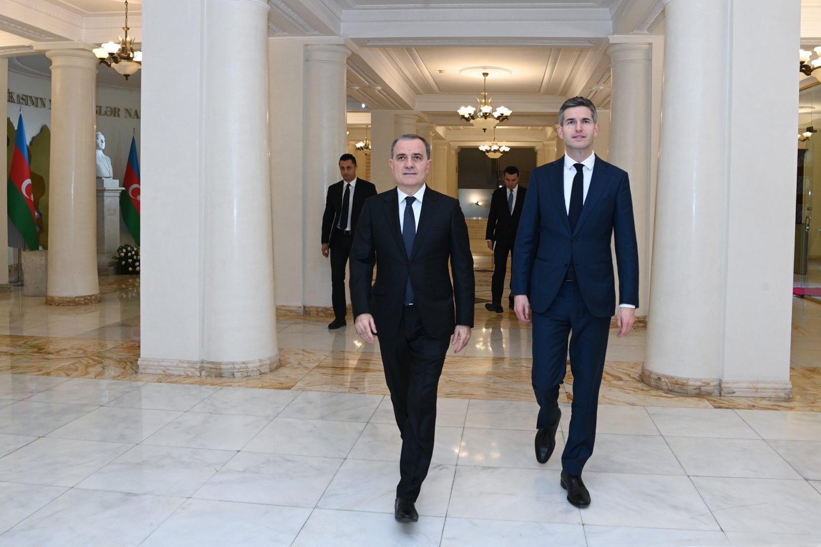 Azerbaijan, Netherlands discuss expanding bilateral cooperation (PHOTO)
