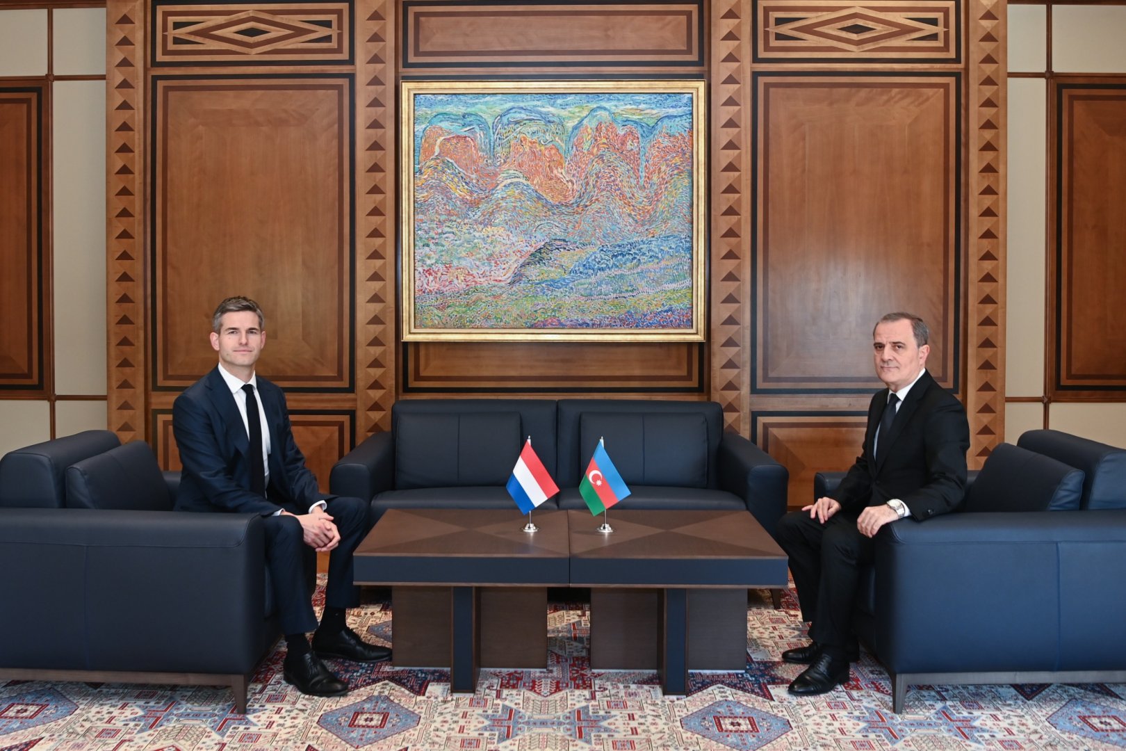 Azerbaijan, Netherlands discuss expanding bilateral cooperation (PHOTO)