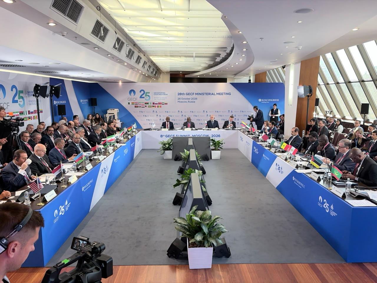 Azerbaijan's minister calls for immediate investment in gas supply (PHOTO)