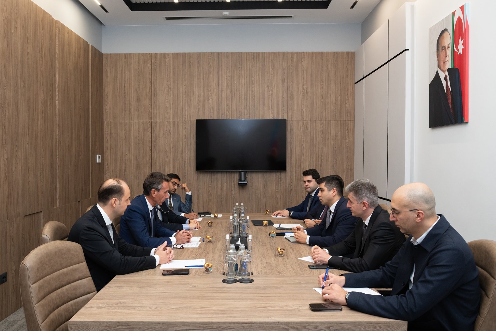 Azerbaijan, U.S. Fortinet discuss cybersecurity training program (PHOTO)